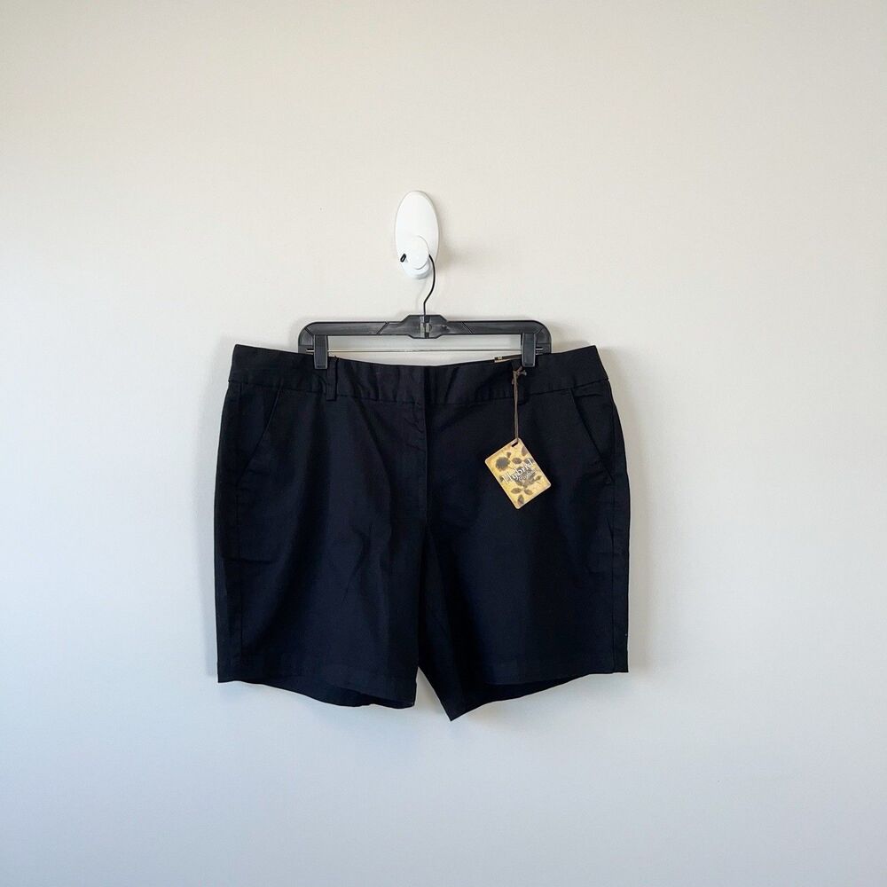 Hybrid & Company Women’s Black Chino Shorts Cotton Blend Travel Size 20 NWT’s